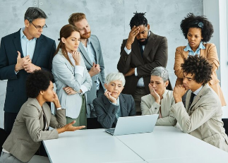 هیس !!! ... اتاق بغل ، دارن فکر میکنن